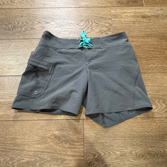 Athleta Women's Clearwater Board Shorts, Gray and Teal, UPF 50+, Size 2 - Picture 3 of 14
